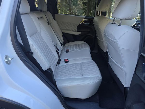 2021 Mitsubishi Outlander VRX Carousel 6