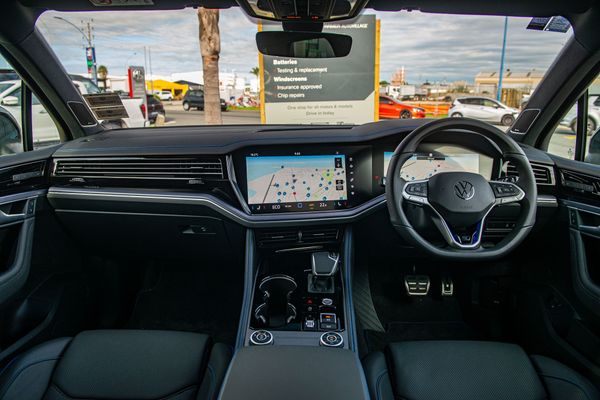2026 Volkswagen Touareg R Phev Carousel 2