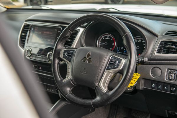 2022 Mitsubishi Triton Dc Glxr 6At 2.4D Carousel 1