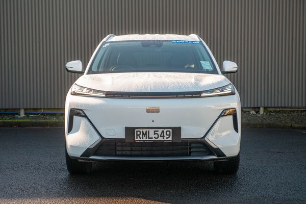 2025 Geely Starray EM-i Complete Phev/At Carousel 1