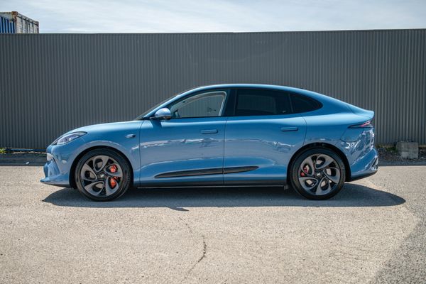 2026 MG IM6 PERFORMACE 100KWH Carousel 7