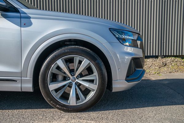 2019 Audi Q8 3.0TDI 210kW S line quattro Carousel 6