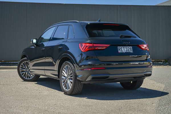 2025 Audi Q3 35 1.4TFSI Dynamic Black Edition Carousel 7