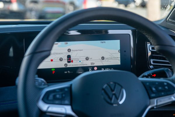 2026 Volkswagen Tiguan R-Line 2WD with Touring package Carousel 16