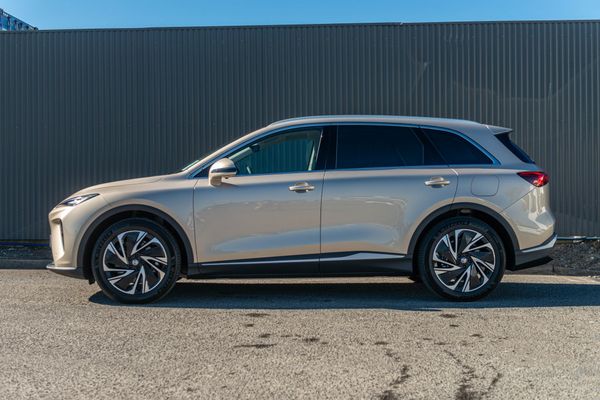 2026 MG S6 ESSENCE AWD Carousel 8