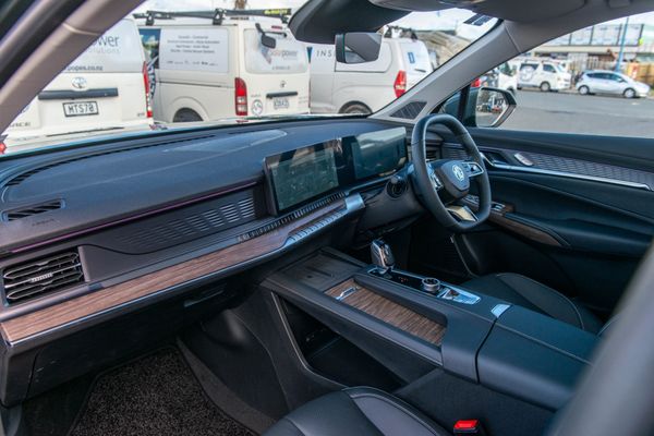 2026 MG QS ESSENCE 2.0T AWD Carousel 14