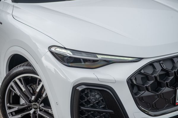 2026 Audi Q5 2.0TFSI MHEV+ S line quattro Carousel 2