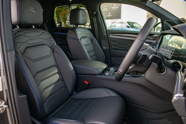 2026 Volkswagen Touareg R Phev Carousel 10