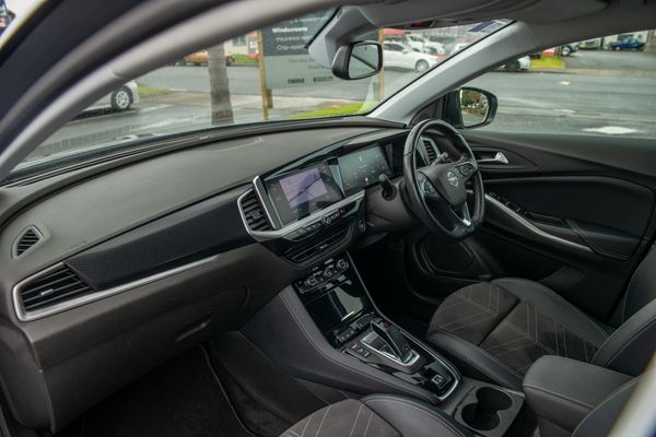 2023 Opel GRANDLAND Sri 1.2Pt/8At/Sv Carousel 15