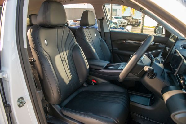 2025 Geely Starray EM-i Complete Phev/At Carousel 11