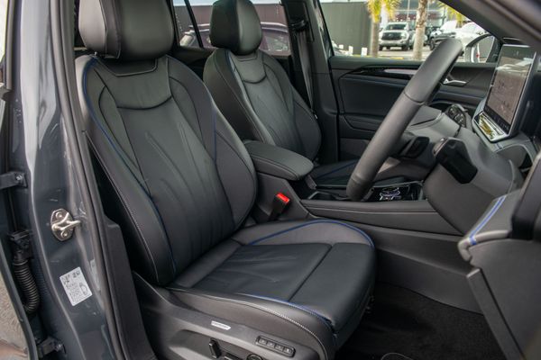 2026 Volkswagen Tiguan R-Line AWD with Touring Package Carousel 9