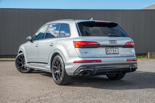 2026 Audi Q7 50 TDI 210kW S line quattro Carousel 7