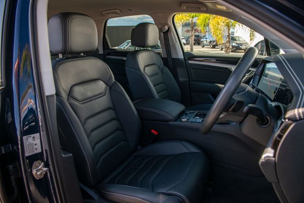 2025 Volkswagen Touareg TDI V6 Carousel 11