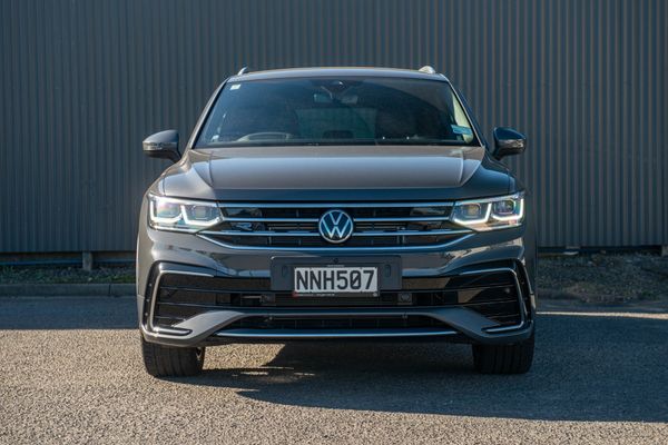 2021 Volkswagen Tiguan TSI R-Line 4Motion 2.0 Carousel 1