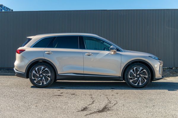 2026 MG S6 ESSENCE AWD Carousel 6