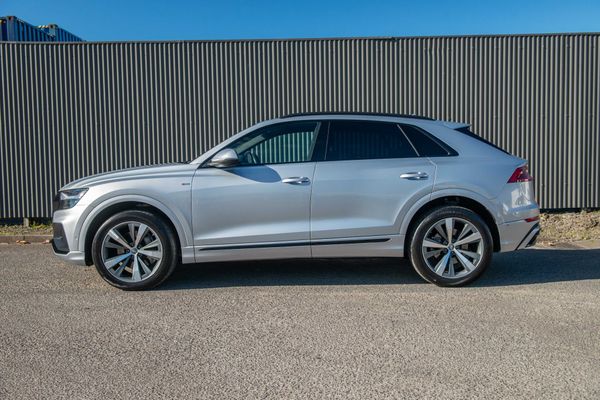 2019 Audi Q8 3.0TDI 210kW S line quattro Carousel 7