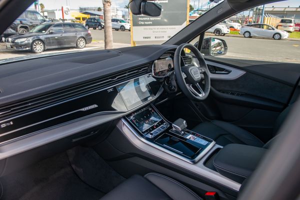 2026 Audi Q7 50 TDI 210kW S line quattro Carousel 16