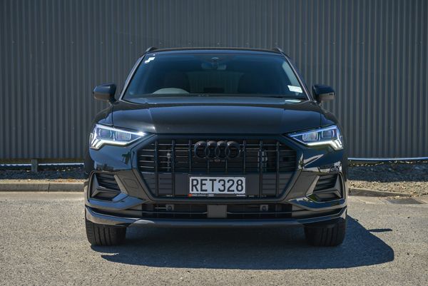 2025 Audi Q3 35 1.4TFSI Dynamic Black Edition Carousel 1
