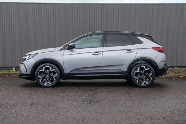 2023 Opel GRANDLAND Sri 1.2Pt/8At/Sv Carousel 7