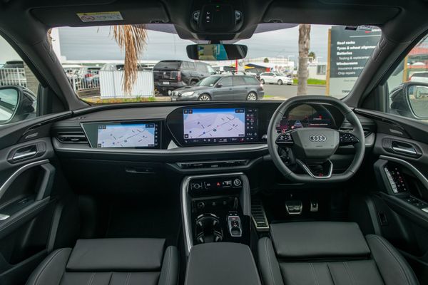 2026 Audi Q5 2.0TFSI MHEV+ S line quattro Carousel 11