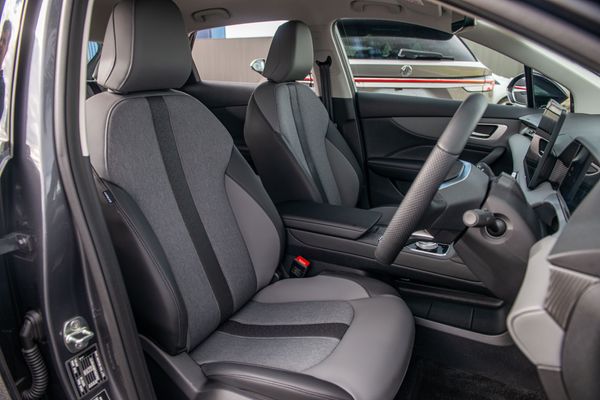 2026 MG 4 ESSENCE 64KWH Carousel 9