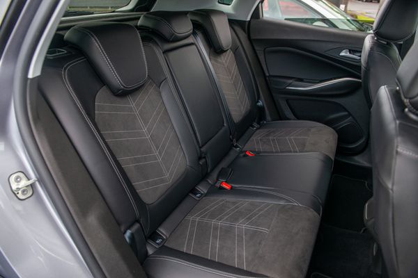 2023 Opel GRANDLAND Sri 1.2Pt/8At/Sv Carousel 11