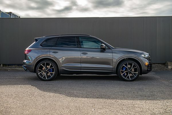 2026 Volkswagen Touareg R Phev Carousel 5