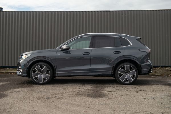 2026 Volkswagen Tiguan R-Line AWD with Touring Package Carousel 6