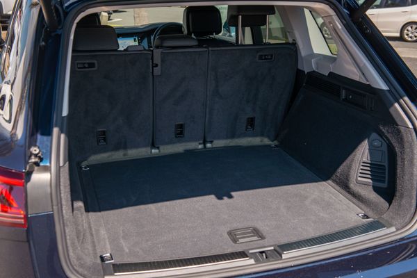 2025 Volkswagen Touareg TDI V6 Carousel 17