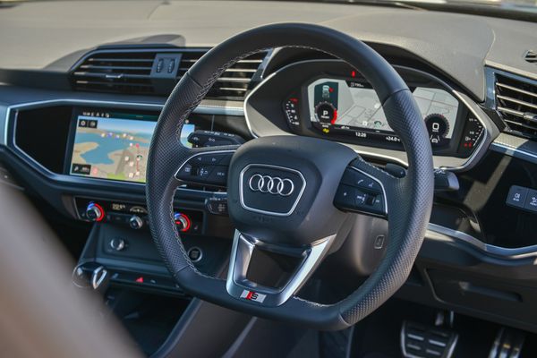 2025 Audi Q3 35 1.4TFSI Dynamic Black Edition Carousel 8