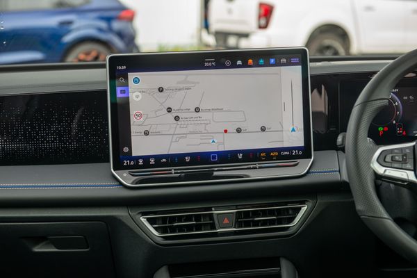 2026 Volkswagen Tiguan R-Line AWD with Touring Package Carousel 12
