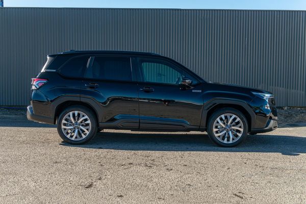 2026 Subaru Forester Hybrid Touring Carousel 6