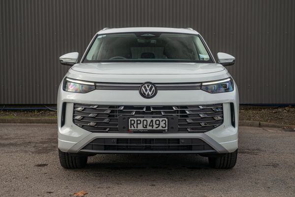 2026 Volkswagen Tayron Elegance AWD Touring Package Carousel 1