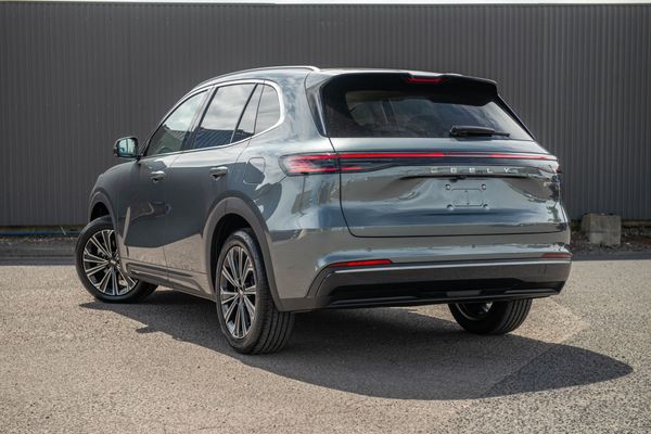 2026 Geely Starray EM-i Inspire Phev/At Carousel 1