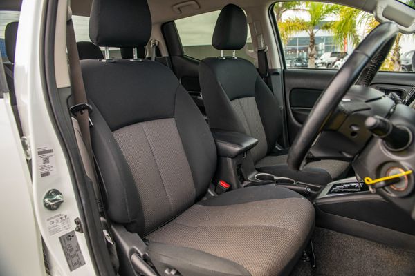 2022 Mitsubishi Triton Dc Glxr 6At 2.4D Carousel 2