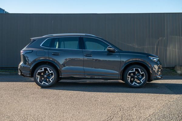 2026 Volkswagen Tiguan R-Line 2WD with Touring package Carousel 7