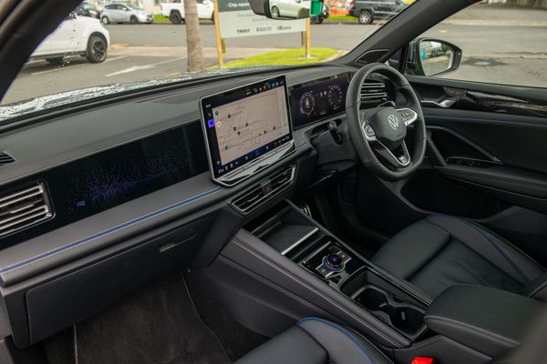 2026 Volkswagen Tiguan R-Line AWD with Touring Package Carousel 14