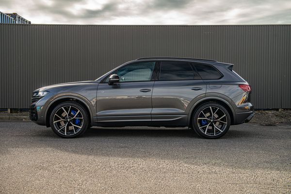 2026 Volkswagen Touareg R Phev Carousel 7