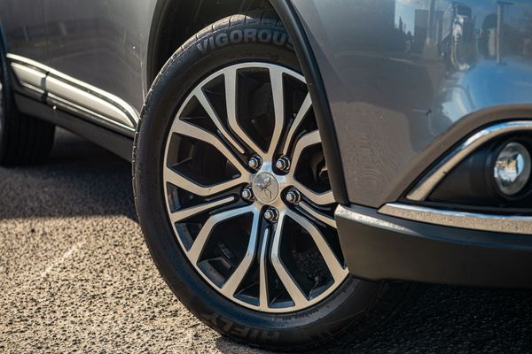 2017 Mitsubishi Outlander Xls 2.0P/Cvt Carousel 4