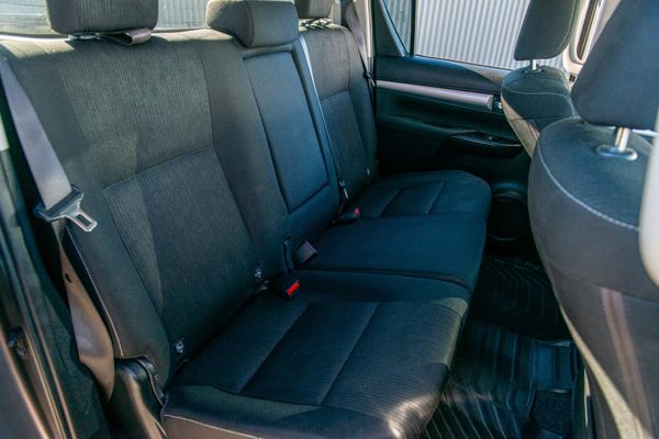2022 Toyota Hilux Sr5 Td Dc 2.8Dt Carousel 10