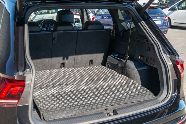 2020 Volkswagen Tiguan Allspace TSI R-Line 4Motion 2.0 Carousel 16