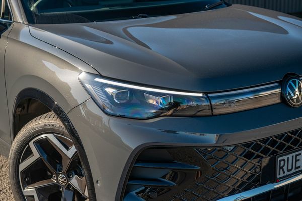 2026 Volkswagen Tiguan R-Line 2WD with Touring package Carousel 5