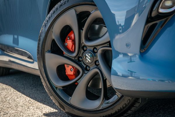 2026 MG IM6 PERFORMACE 100KWH Carousel 3
