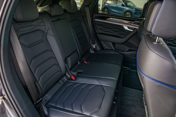 2026 Volkswagen Touareg R Phev Carousel 11