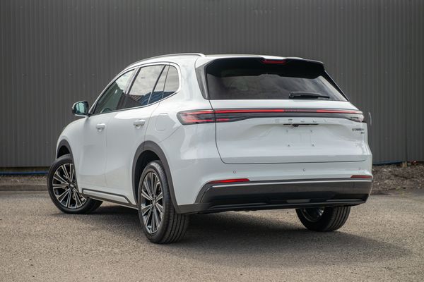 2026 Geely Starray EM-i Inspire Phev/At Carousel 1