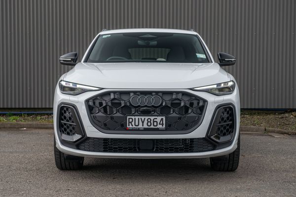 2026 Audi Q5 2.0TFSI MHEV+ S line quattro Carousel 5