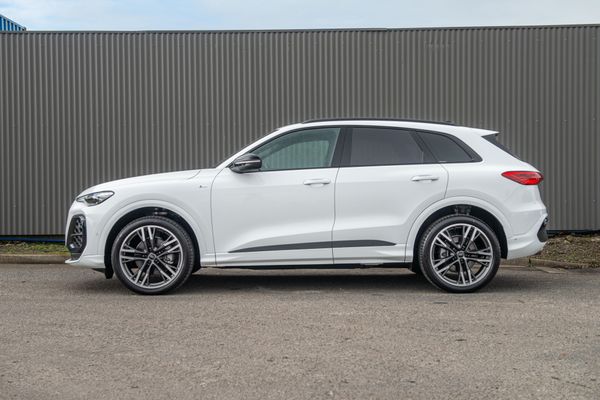 2026 Audi Q5 2.0TFSI MHEV+ S line quattro Carousel 7