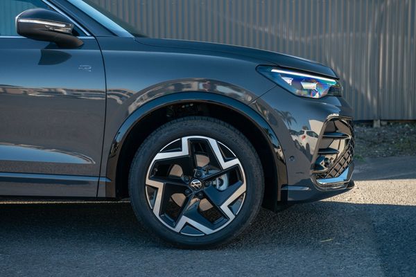 2026 Volkswagen Tiguan R-Line 2WD with Touring package Carousel 8