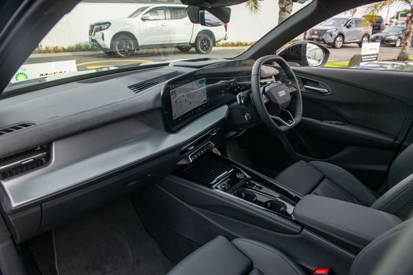 2026 Audi Q3 2.0TFSI 195kW S line quattro Carousel 13