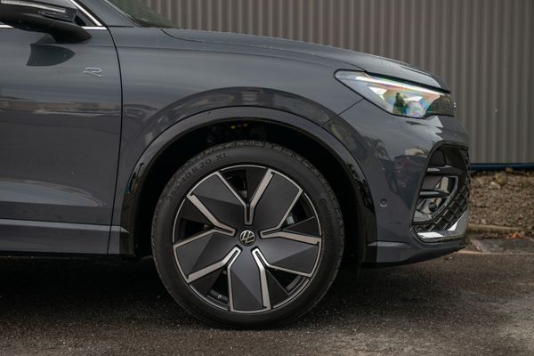 2026 Volkswagen Tiguan R-Line AWD with Touring Package Carousel 5